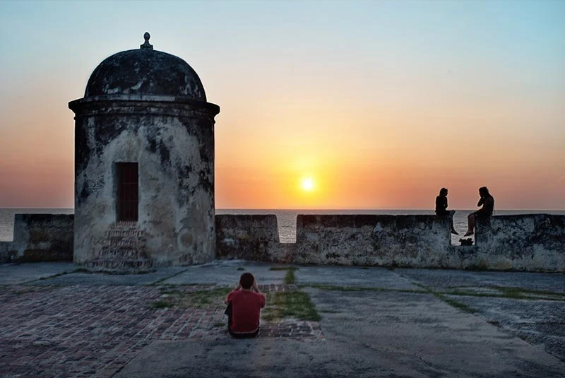 Vista de un baluarte de Cartagena de Indias al atardecer